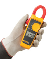 Fluke 323 - Kliešťový multimeter - v ruke